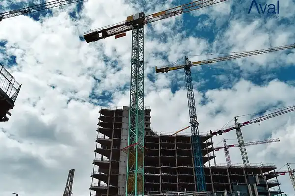 Desafios principais em obras complexas: altura, arquitetura, prazo e logística