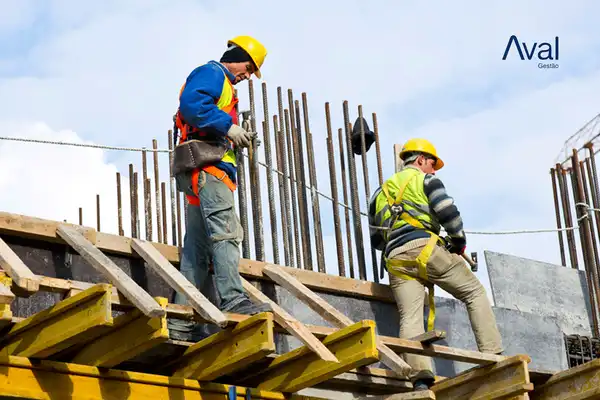 Como a análise de risco melhora o planejamento de obras complexas